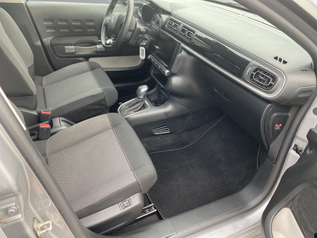Fahrzeugabbildung Citroen C3 1.2 PureTech AT Shine Navi SmartLink RKam BlindSpot SHZ GRA