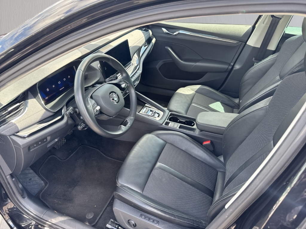 Fahrzeugabbildung SKODA Octavia Combi 1.4 TSI iV Style ACC PDCv+h SHZ Temp LED Navi