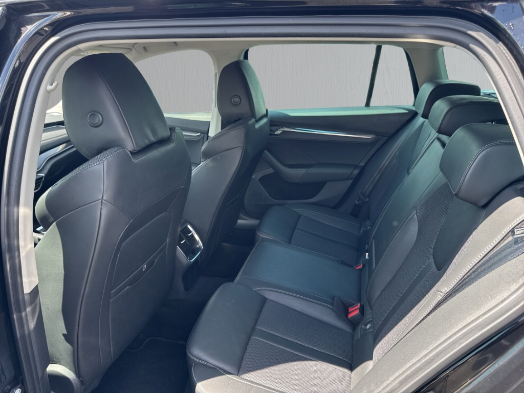 Fahrzeugabbildung SKODA Octavia Combi 1.4 TSI iV Style ACC PDCv+h SHZ Temp LED Navi