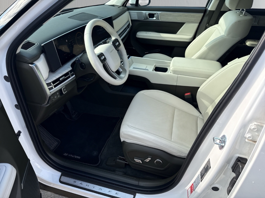 Fahrzeugabbildung Hyundai SANTA FE PHEV MY25 1.6 AT 4WD Signature Dig-Key 5-Sitz Navi Leder Digitales Cockpit