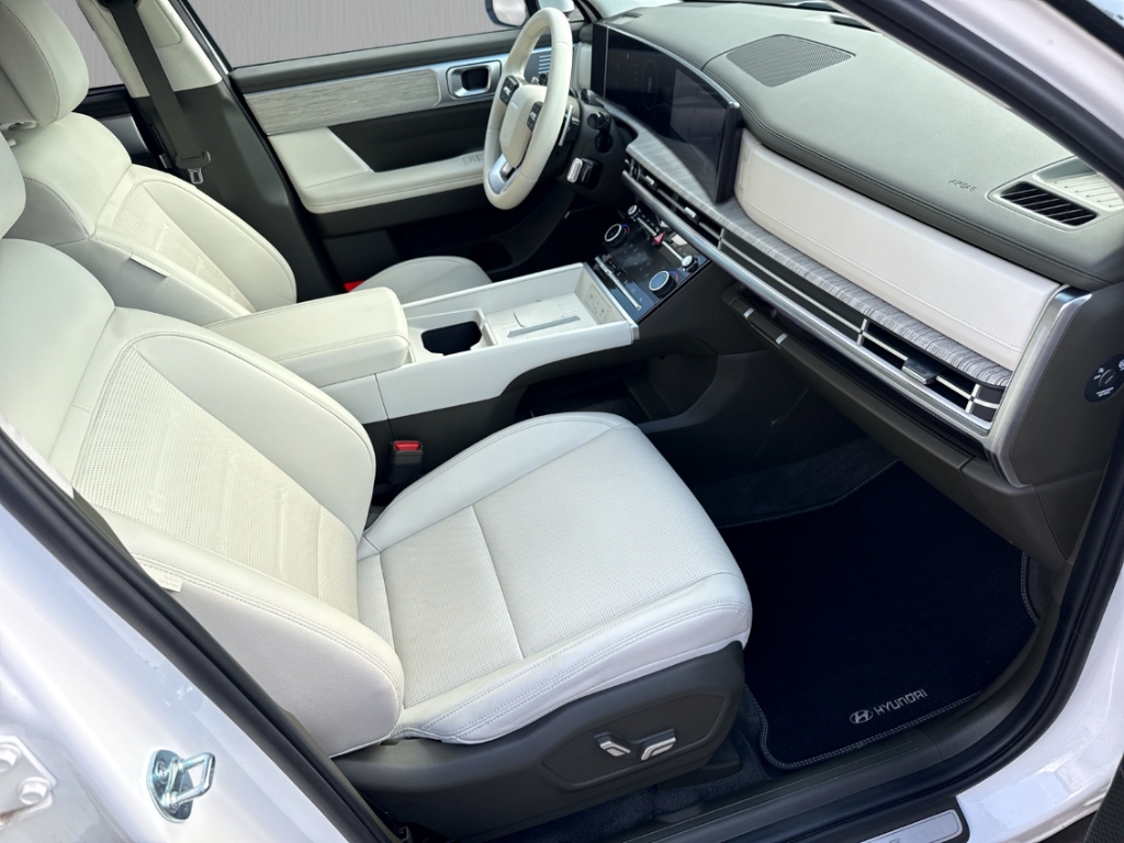 Fahrzeugabbildung Hyundai SANTA FE PHEV MY25 1.6 AT 4WD Signature Dig-Key 5-Sitz Navi Leder Digitales Cockpit