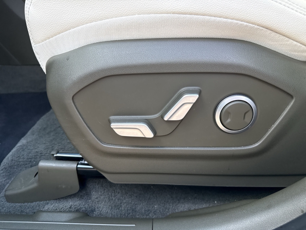 Fahrzeugabbildung Hyundai SANTA FE PHEV MY25 1.6 AT 4WD Signature Dig-Key 5-Sitz Navi Leder Digitales Cockpit