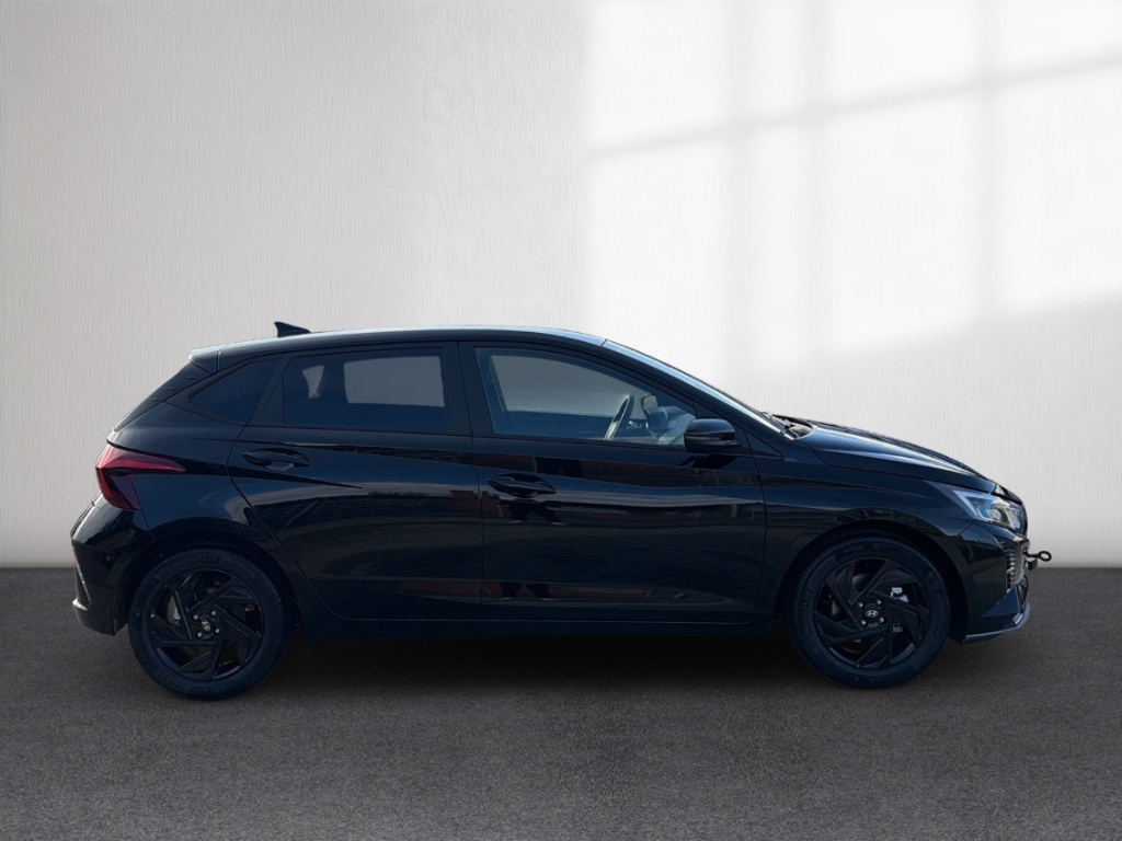 Fahrzeugabbildung Hyundai i20 FL MY26 1.0 T-GDI MT Blackline Navi Soundsystem Bose LED Apple CarPlay Android Auto