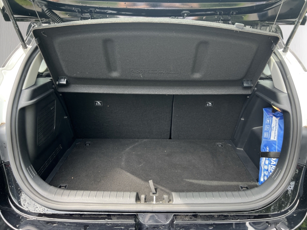 Fahrzeugabbildung Hyundai i20 1.0 T-GDI Intro Edition Navi Tempo SHZ