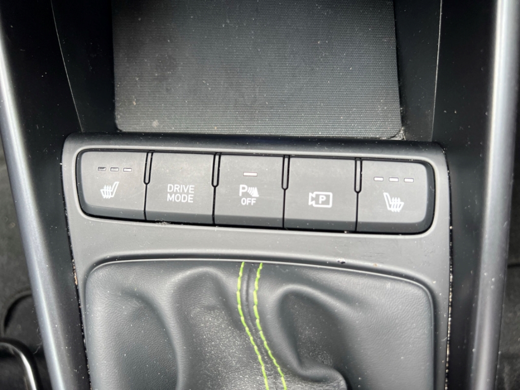 Fahrzeugabbildung Hyundai i20 1.0 T-GDI Intro Edition Navi Tempo SHZ