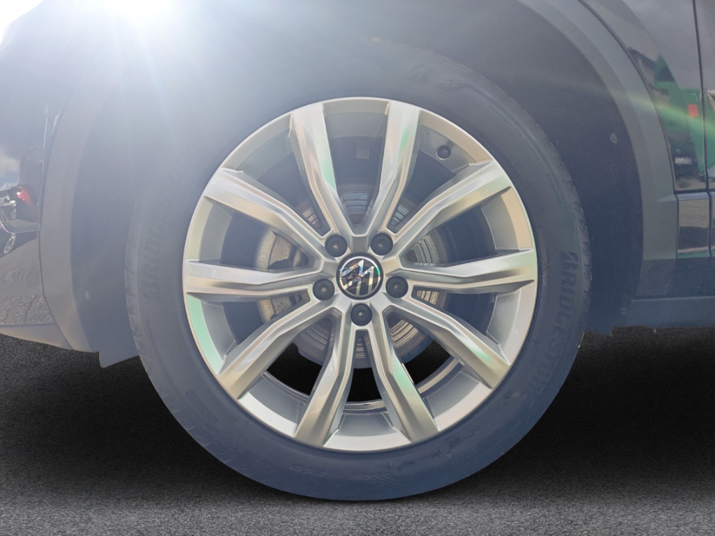 Fahrzeugabbildung Volkswagen T-Roc 1.5 TSI DSG R-Line IQ.Drive LED+ ACC SHZ