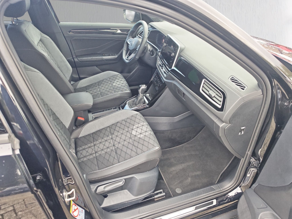 Fahrzeugabbildung Volkswagen T-Roc 1.5 TSI DSG R-Line IQ.Drive LED+ ACC SHZ