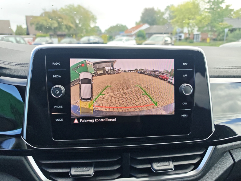 Fahrzeugabbildung Volkswagen T-Roc 1.5 TSI DSG R-Line IQ.Drive LED+ ACC SHZ