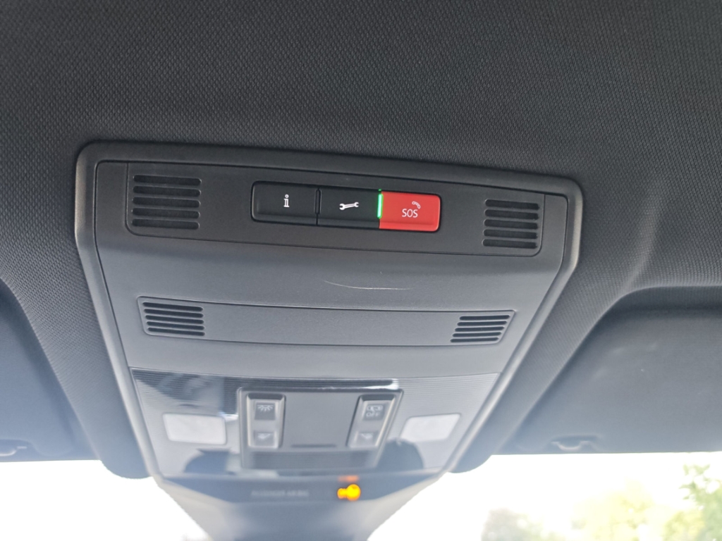 Fahrzeugabbildung Volkswagen T-Roc 1.5 TSI DSG R-Line IQ.Drive LED+ ACC SHZ
