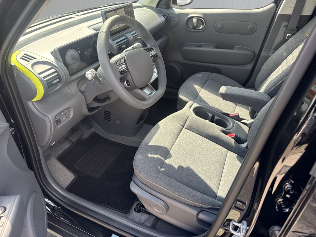 Fahrzeugabbildung Hyundai INSTER EV MY26 49kWh Cross Effizienz-P Navi Digitales Cockpit LED ACC Apple CarPlay