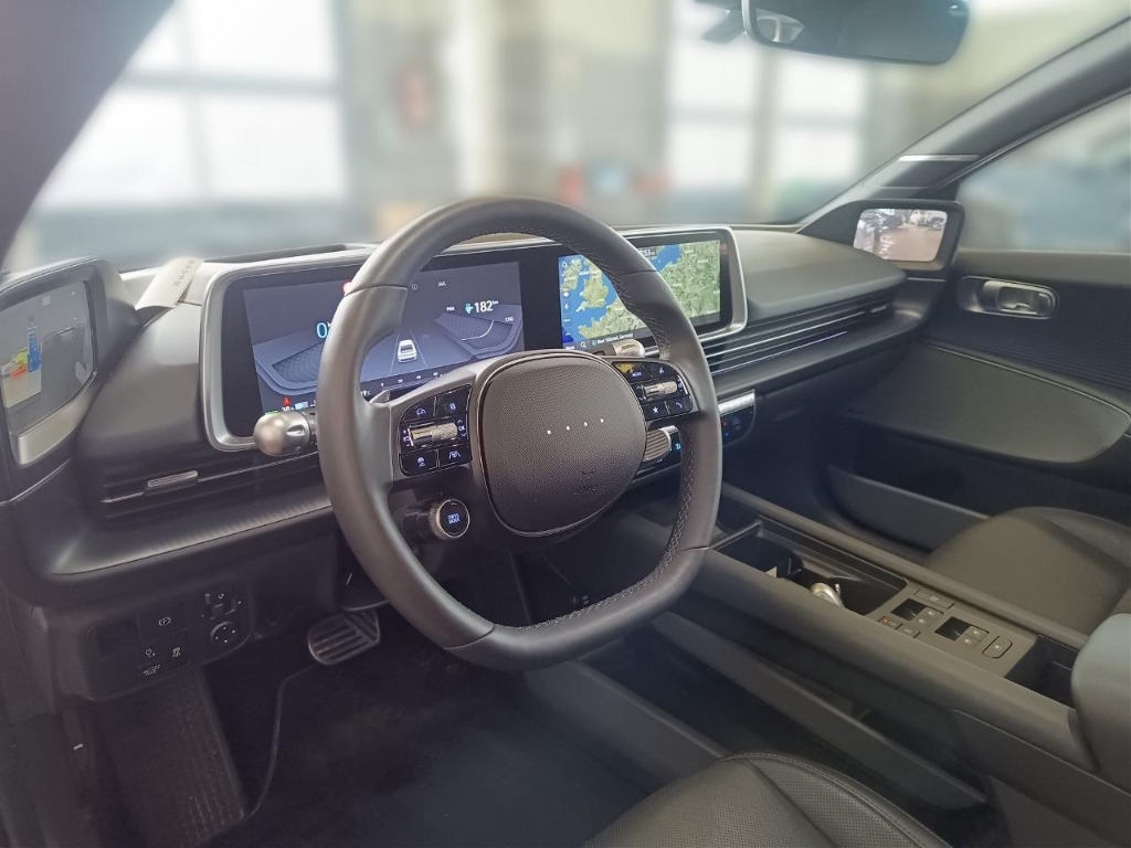 Fahrzeugabbildung Hyundai IONIQ 6 77,4kWh 4WD UNIQ Digi-Spiegel Schiebedach HUD Navi Digitales Cockpit Memory Sitze