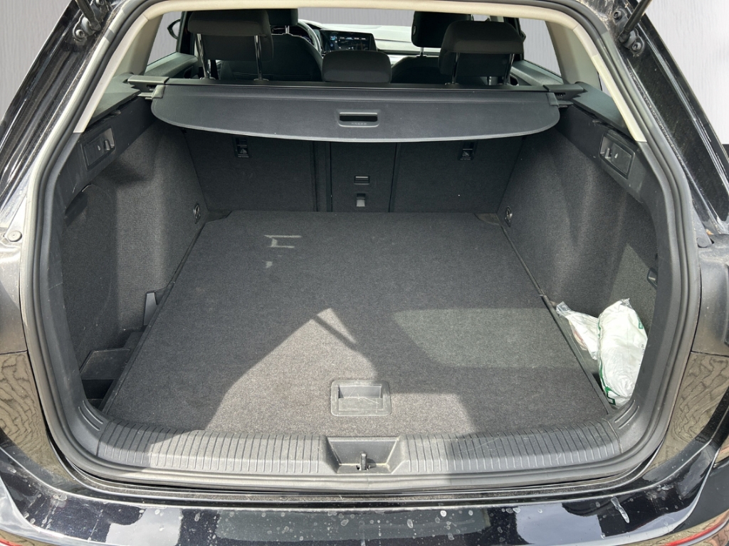 Fahrzeugabbildung Volkswagen Golf 2.0 TDI DSG Life AHK NAVI LED SHZ P AHK-klappbar Apple CarPlay