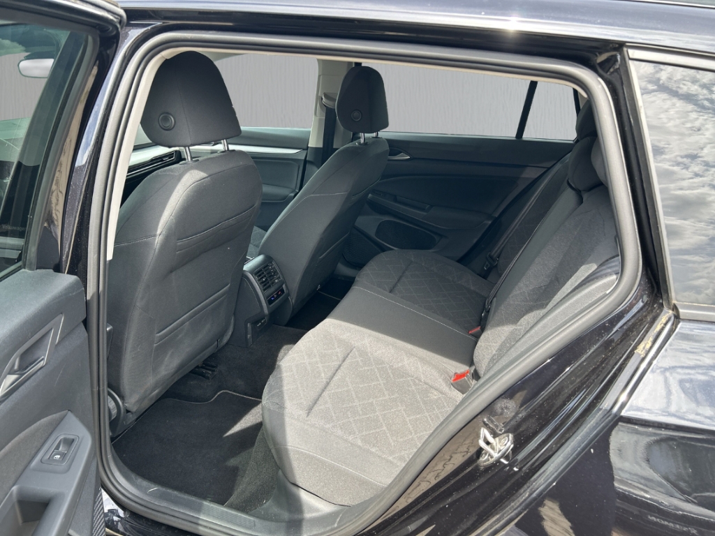 Fahrzeugabbildung Volkswagen Golf 2.0 TDI DSG Life AHK NAVI LED SHZ P AHK-klappbar Apple CarPlay