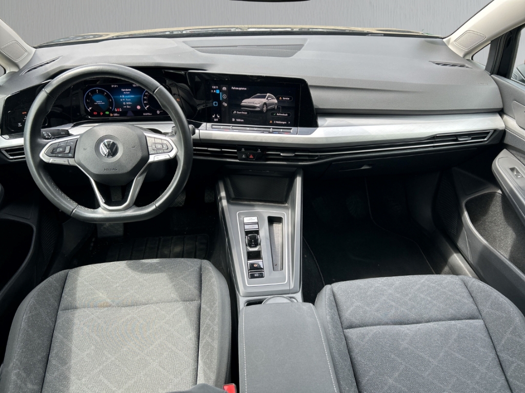 Fahrzeugabbildung Volkswagen Golf 2.0 TDI DSG Life AHK NAVI LED SHZ P AHK-klappbar Apple CarPlay