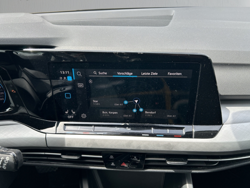 Fahrzeugabbildung Volkswagen Golf 2.0 TDI DSG Life AHK NAVI LED SHZ P AHK-klappbar Apple CarPlay