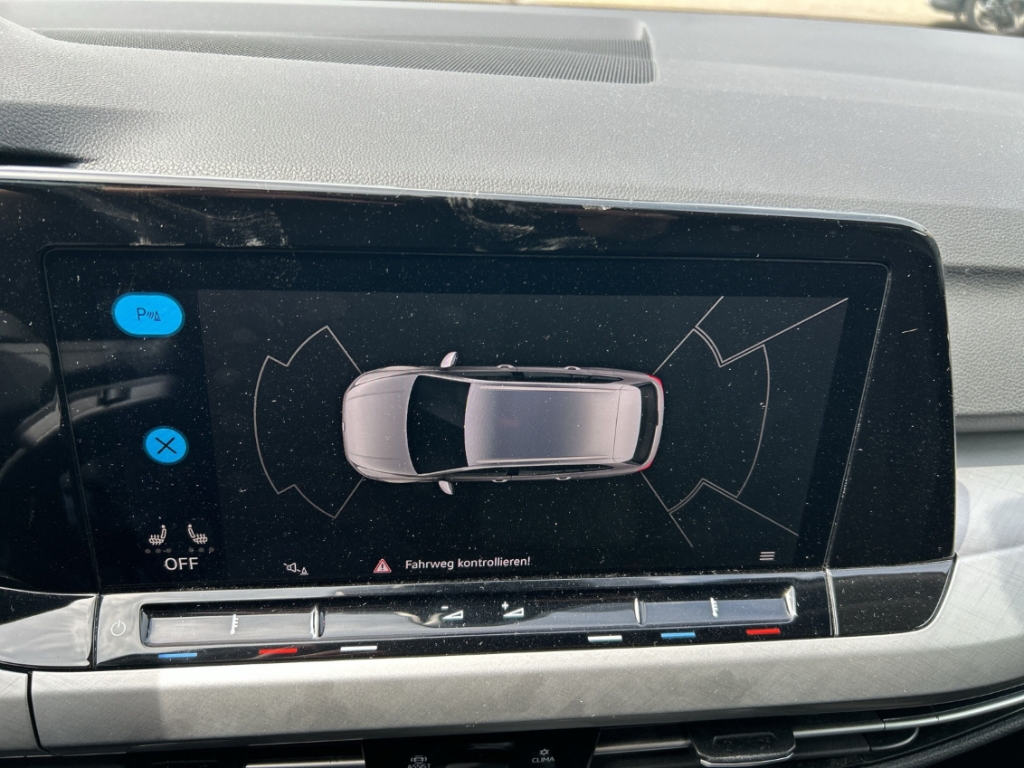 Fahrzeugabbildung Volkswagen Golf 2.0 TDI DSG Life AHK NAVI LED SHZ P AHK-klappbar Apple CarPlay