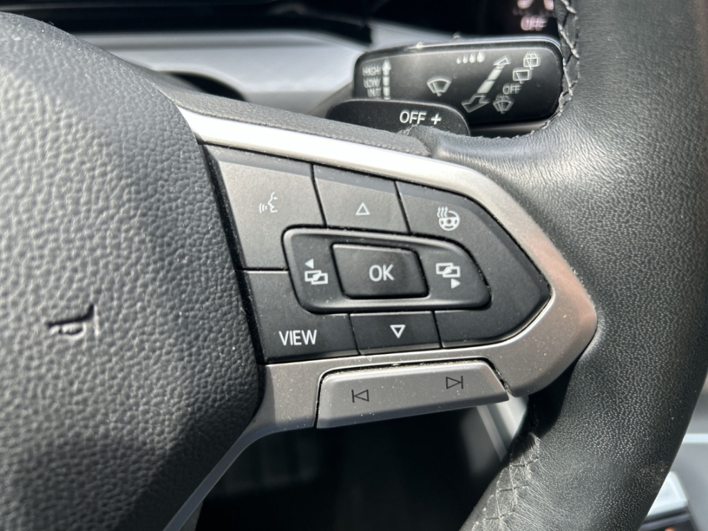 Fahrzeugabbildung Volkswagen Golf 2.0 TDI DSG Life AHK NAVI LED SHZ P AHK-klappbar Apple CarPlay