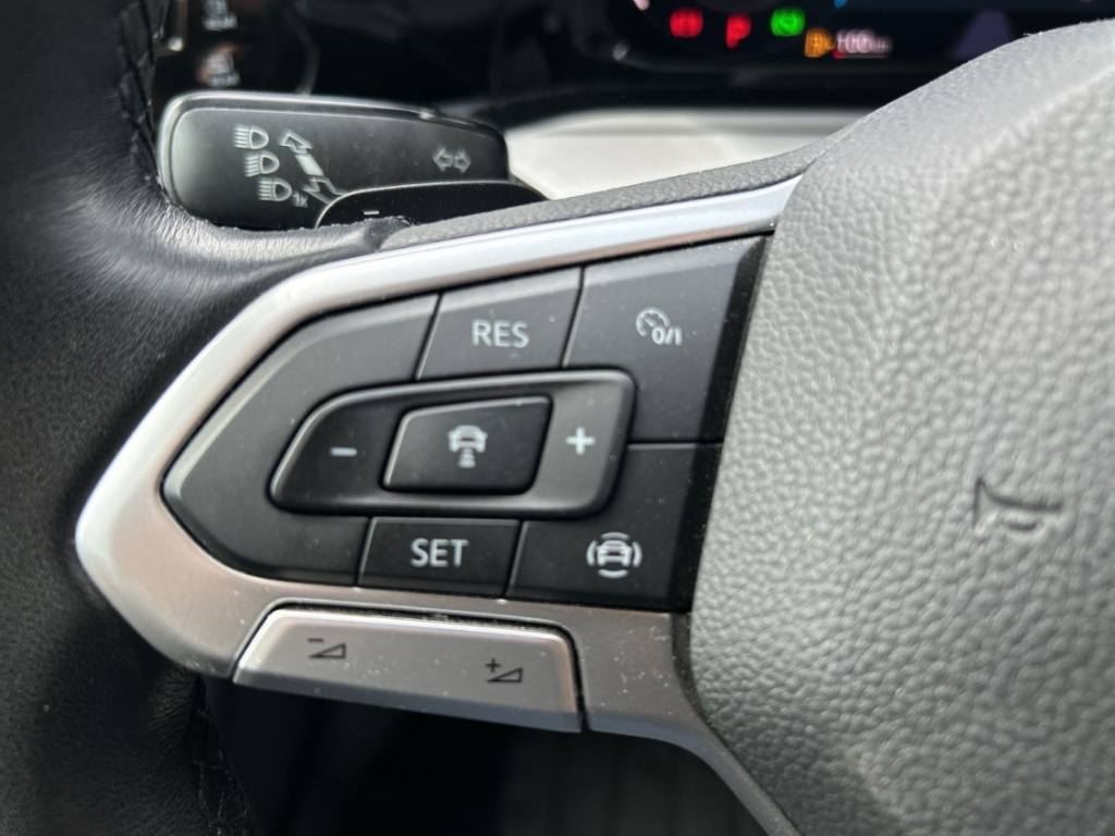 Fahrzeugabbildung Volkswagen Golf 2.0 TDI DSG Life AHK NAVI LED SHZ P AHK-klappbar Apple CarPlay