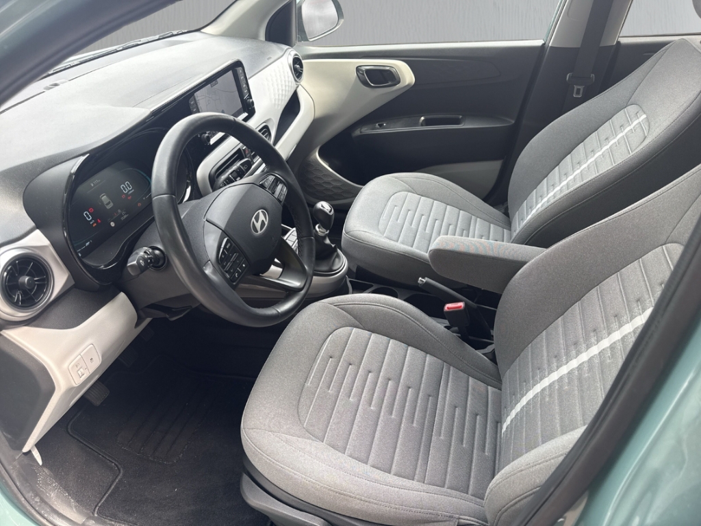 Fahrzeugabbildung Hyundai i10 Prime PDC LED digiCockPit Navi SHZ Klima