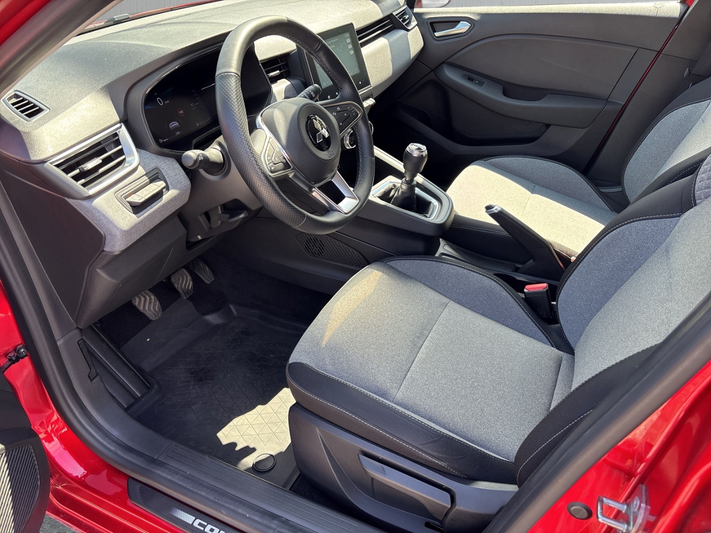 Fahrzeugabbildung Mitsubishi Colt 1.0B Turbo Plus RFK SHZ TEMP NAV LED