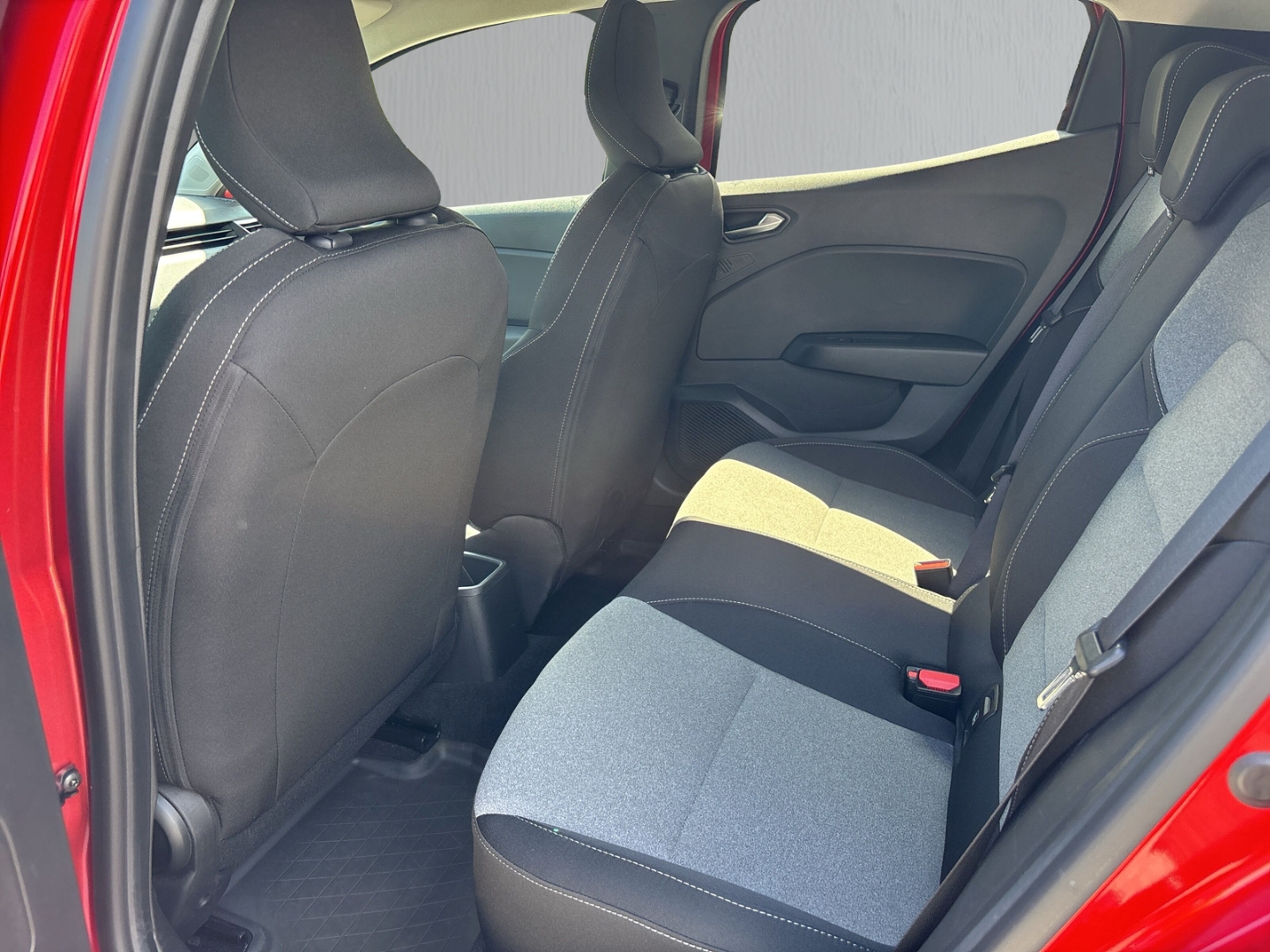Fahrzeugabbildung Mitsubishi Colt 1.0B Turbo Plus RFK SHZ TEMP NAV LED
