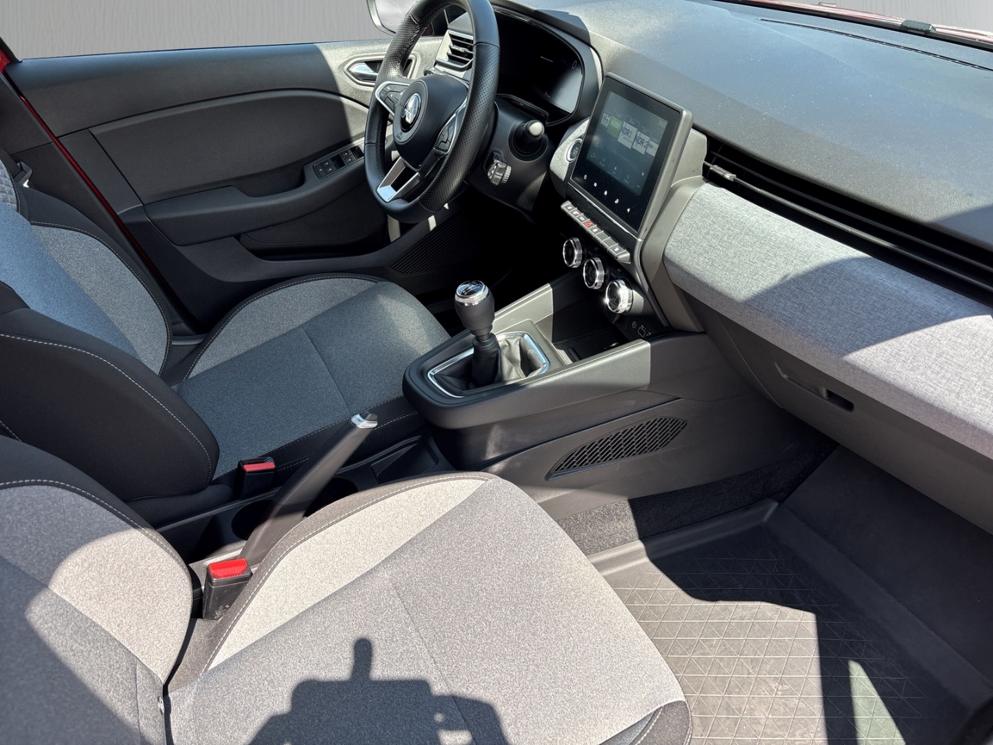Fahrzeugabbildung Mitsubishi Colt 1.0B Turbo Plus RFK SHZ TEMP NAV LED