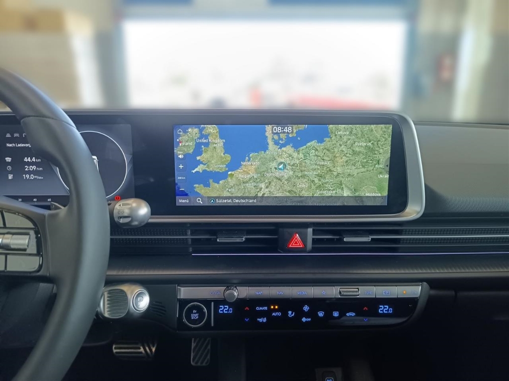Fahrzeugabbildung Hyundai IONIQ 6 77,4kWh 4WD UNIQ 20LM HUD Navi Digitales Cockpit Memory Sitze Soundsystem