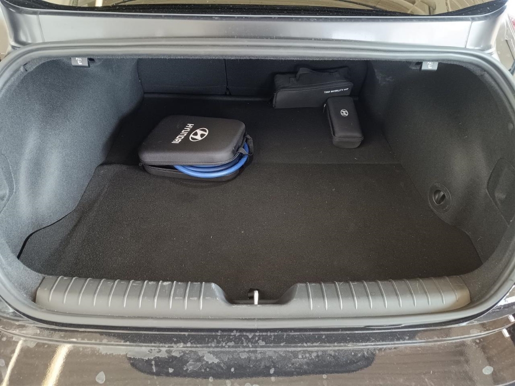 Fahrzeugabbildung Hyundai IONIQ 6 77,4kWh 4WD UNIQ 20LM HUD Navi Digitales Cockpit Memory Sitze Soundsystem
