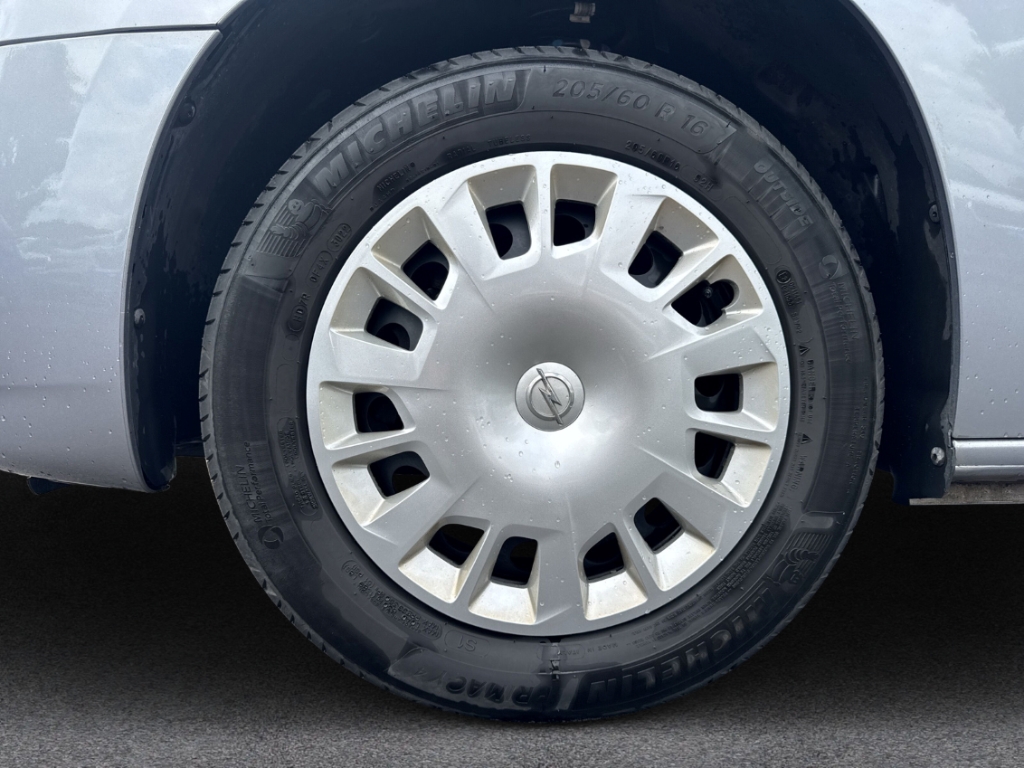 Fahrzeugabbildung Opel Combo Life E Edition Winter 2 STÜR KLIM SHZ BT PDC