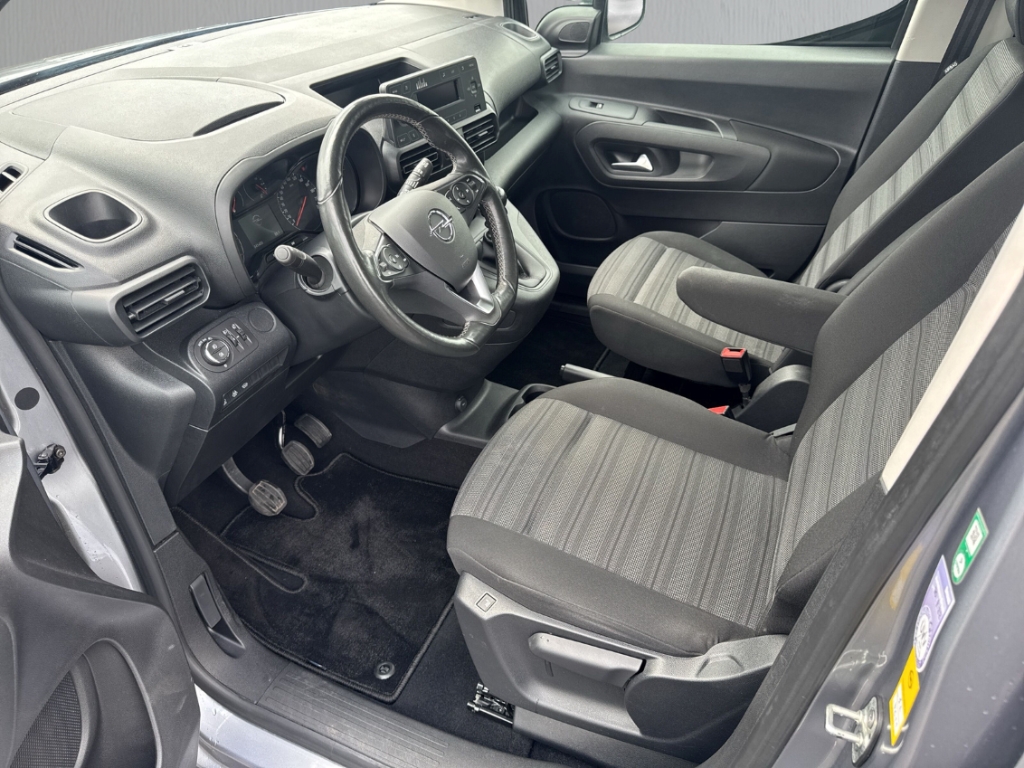 Fahrzeugabbildung Opel Combo Life E Edition Winter 2 STÜR KLIM SHZ BT PDC