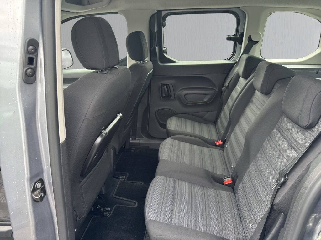 Fahrzeugabbildung Opel Combo Life E Edition Winter 2 STÜR KLIM SHZ BT PDC