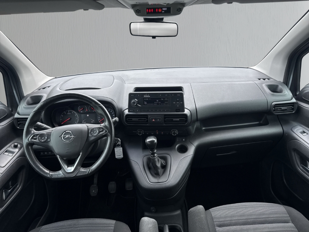 Fahrzeugabbildung Opel Combo Life E Edition Winter 2 STÜR KLIM SHZ BT PDC