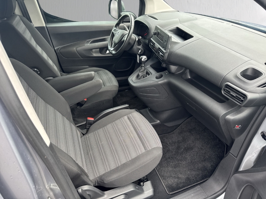 Fahrzeugabbildung Opel Combo Life E Edition Winter 2 STÜR KLIM SHZ BT PDC