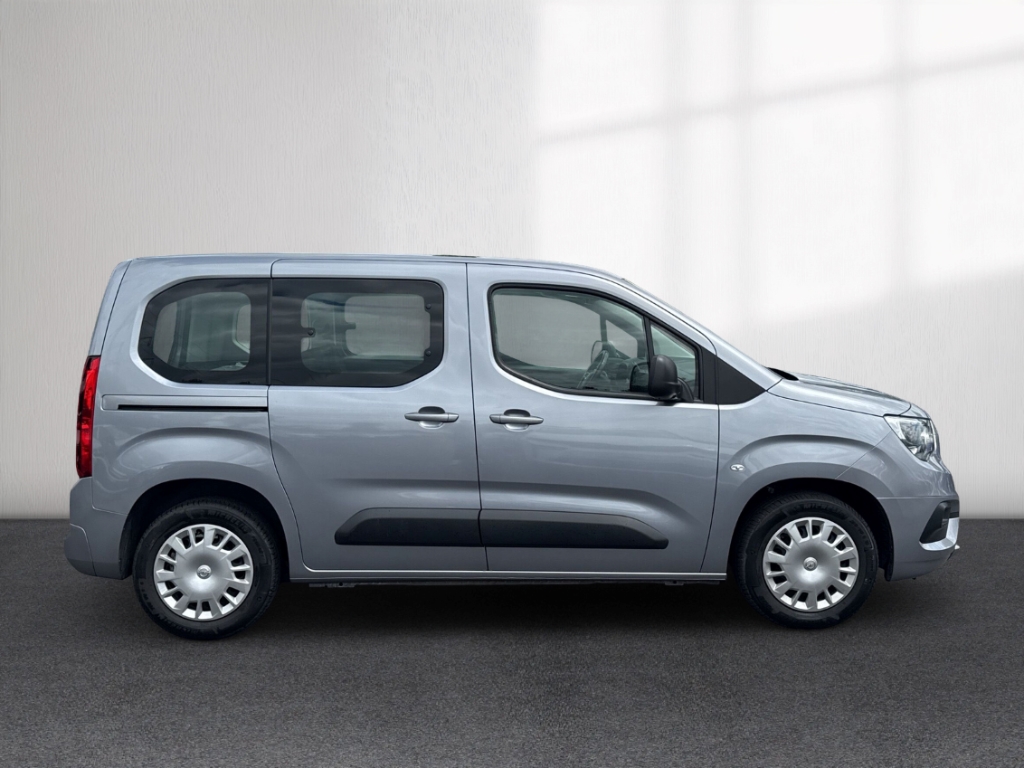 Fahrzeugabbildung Opel Combo Life E Edition Winter 2 STÜR KLIM SHZ BT PDC