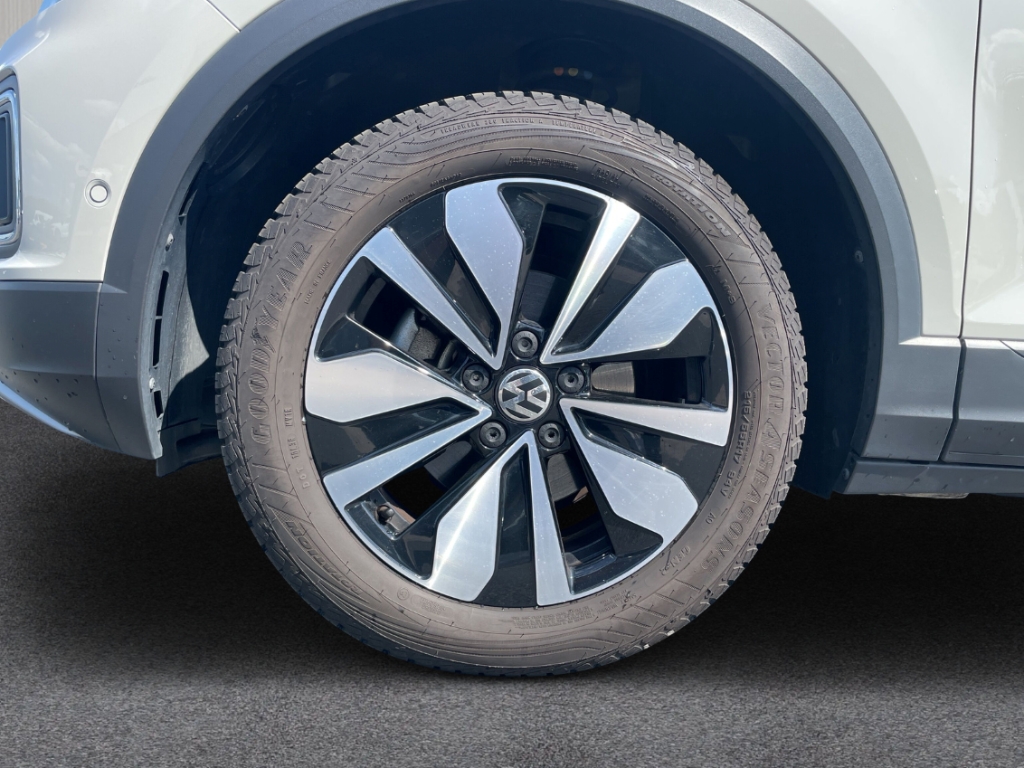 Fahrzeugabbildung Volkswagen T-Roc Life 1.0 l TSI ACC SHZ PDCv+h LED BT Klima