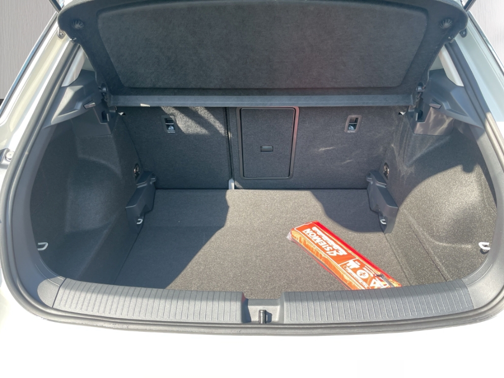 Fahrzeugabbildung Volkswagen T-Roc Life 1.0 l TSI ACC SHZ PDCv+h LED BT Klima
