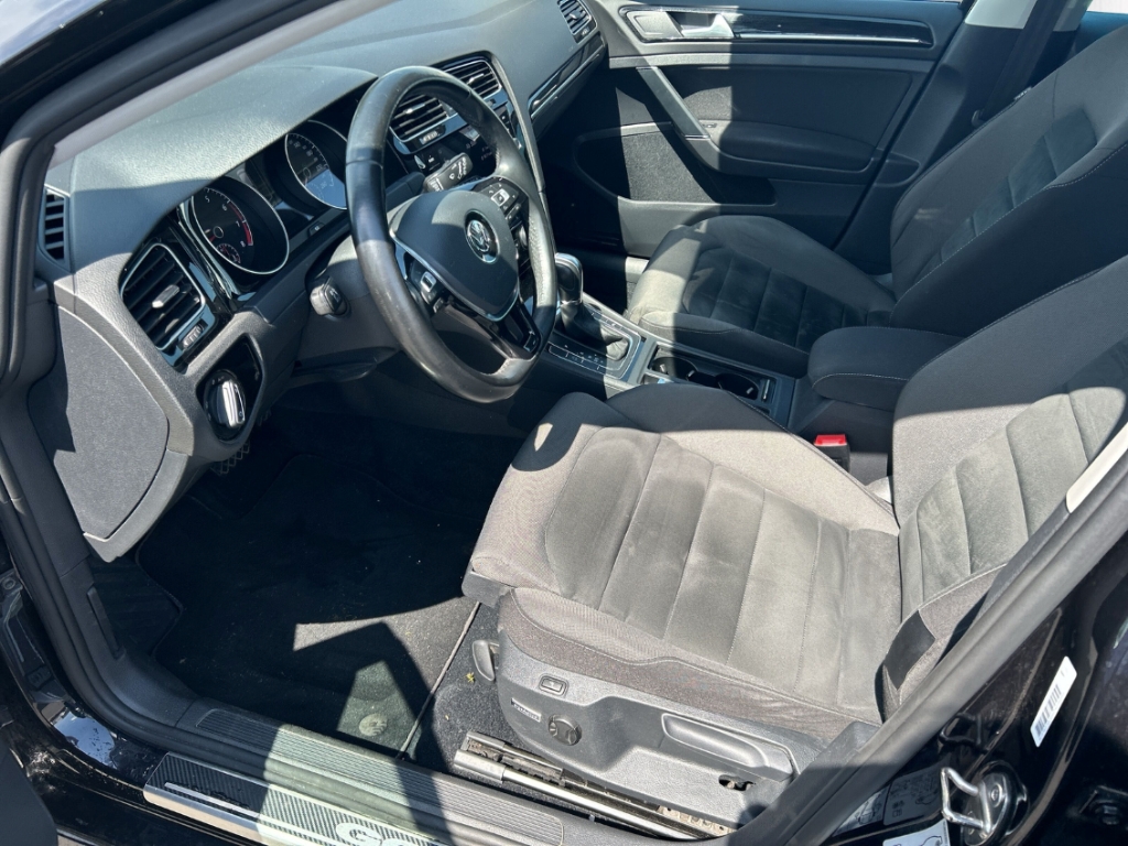 Fahrzeugabbildung Volkswagen Golf Variant 1,5 TSI DSG Highline ACC PDCv+h SHZ Temp LED Navi
