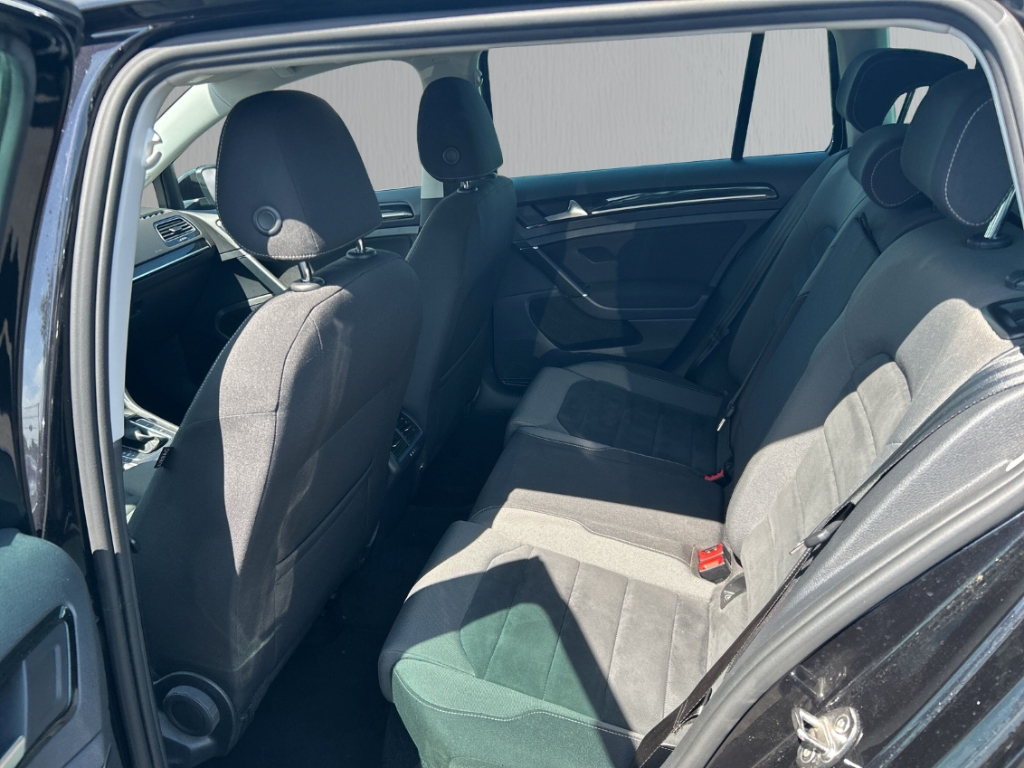 Fahrzeugabbildung Volkswagen Golf Variant 1,5 TSI DSG Highline ACC PDCv+h SHZ Temp LED Navi