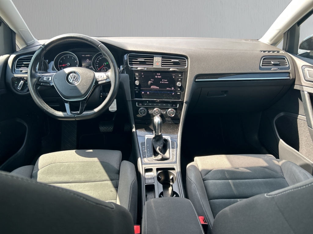 Fahrzeugabbildung Volkswagen Golf Variant 1,5 TSI DSG Highline ACC PDCv+h SHZ Temp LED Navi