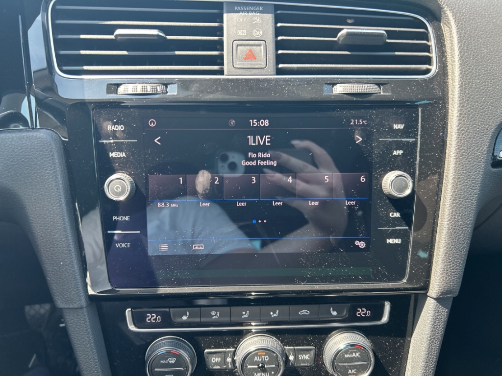 Fahrzeugabbildung Volkswagen Golf Variant 1,5 TSI DSG Highline ACC PDCv+h SHZ Temp LED Navi