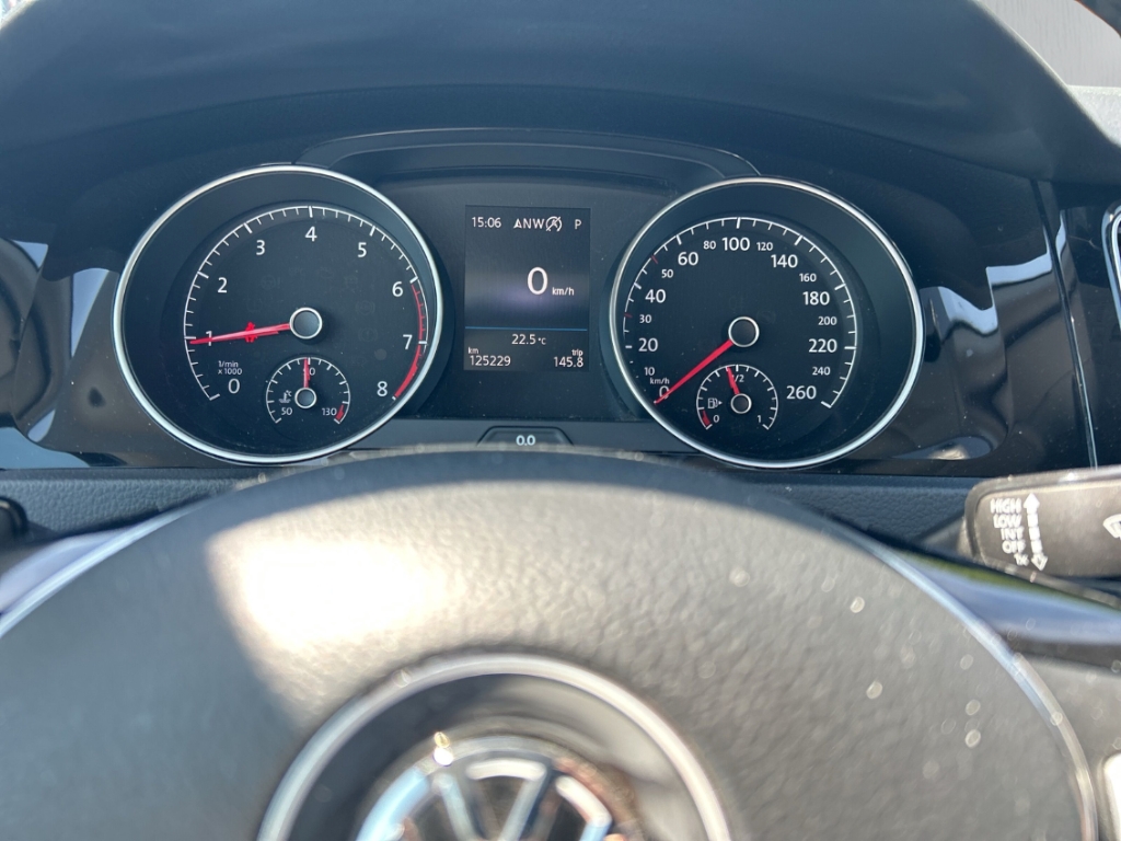 Fahrzeugabbildung Volkswagen Golf Variant 1,5 TSI DSG Highline ACC PDCv+h SHZ Temp LED Navi