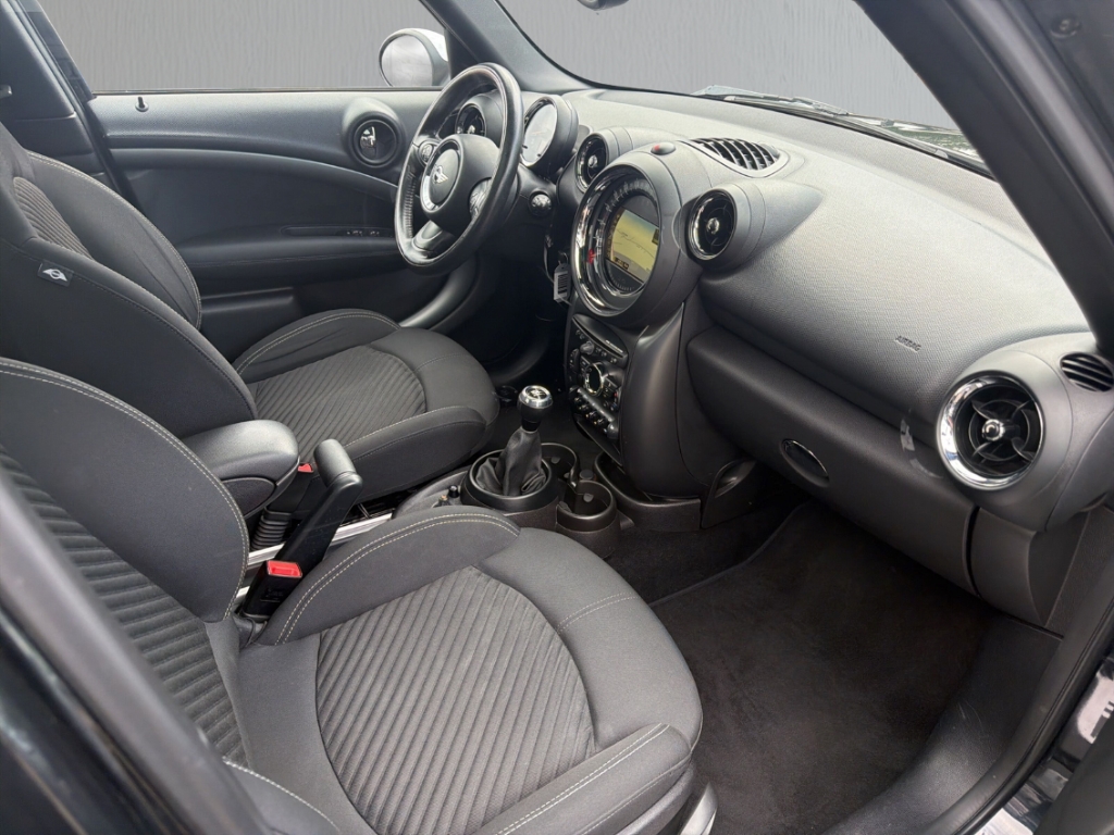 Fahrzeugabbildung MINI Cooper S Countryman BiXen Pano Nav SHZ PDC Tempo