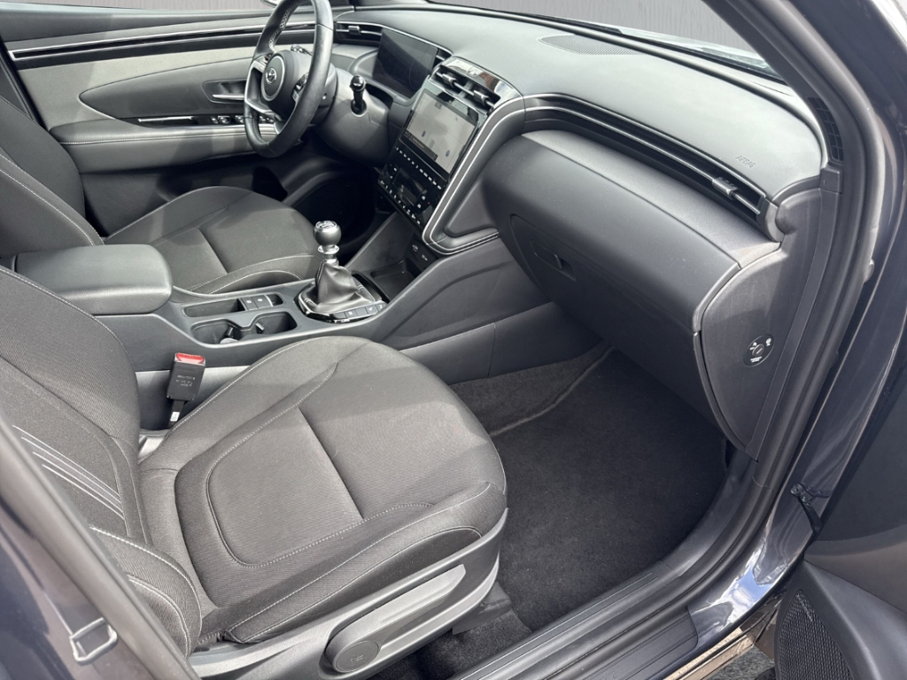 Fahrzeugabbildung Hyundai TUCSON 1.6 T-GDi MT 2WD ADVANTAGE Navi Digitales Cockpit Soundsystem