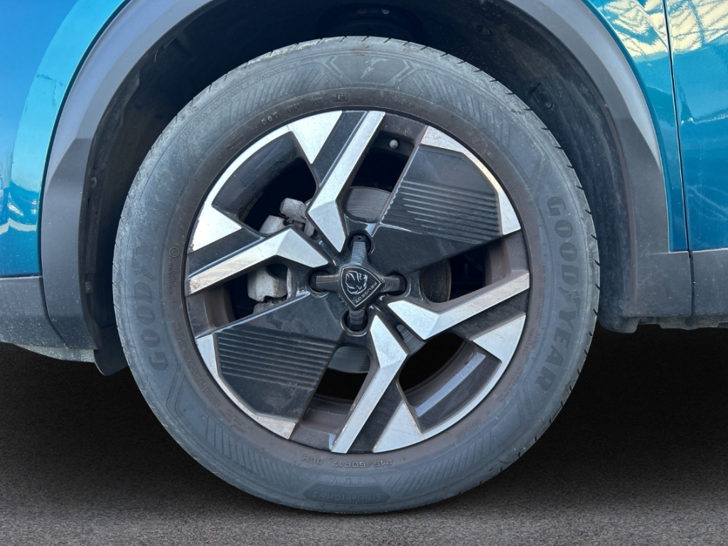 Fahrzeugabbildung Peugeot 2008 Allure LED PDC Kamera Alu 17