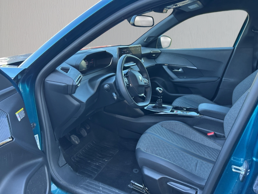 Fahrzeugabbildung Peugeot 2008 Allure LED PDC Kamera Alu 17