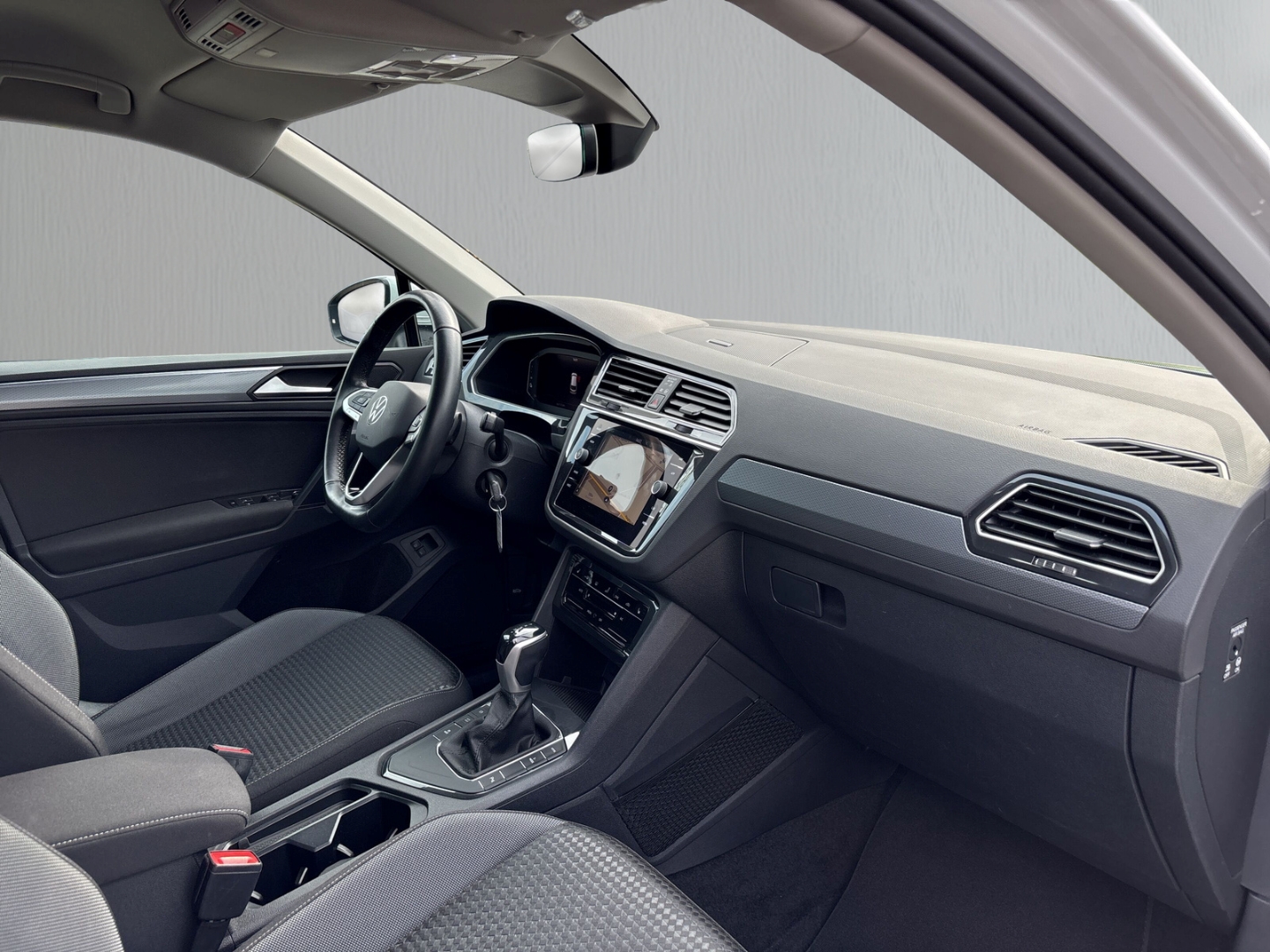 Fahrzeugabbildung Volkswagen Tiguan eHybrid Active e-Hybrid SHZ AHK LED NAV