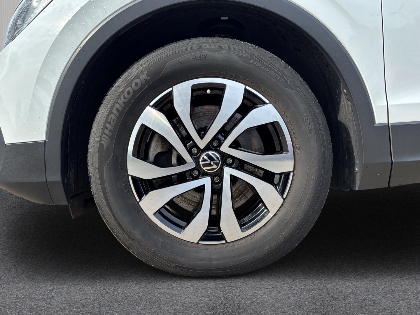 Fahrzeugabbildung Volkswagen Tiguan eHybrid Active e-Hybrid SHZ AHK LED NAV