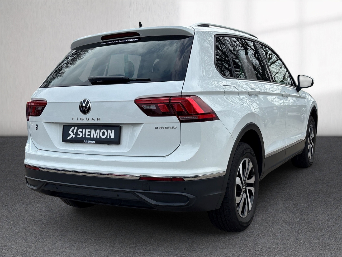 Fahrzeugabbildung Volkswagen Tiguan eHybrid Active e-Hybrid SHZ AHK LED NAV