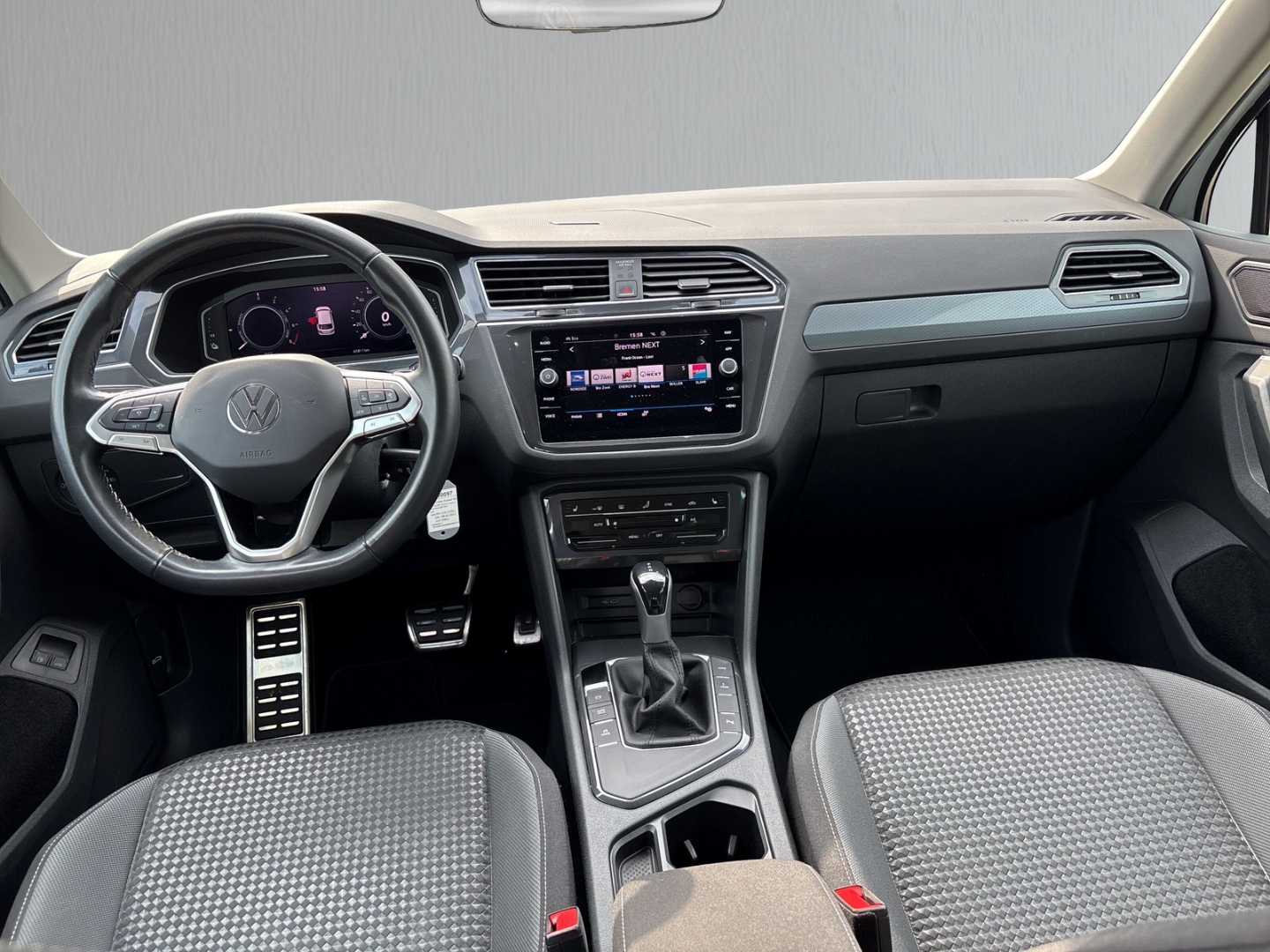 Fahrzeugabbildung Volkswagen Tiguan eHybrid Active e-Hybrid SHZ AHK LED NAV