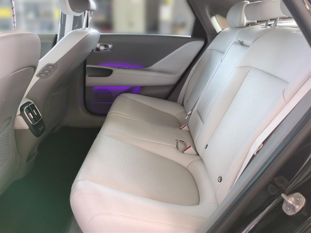 Fahrzeugabbildung Hyundai IONIQ 6 77,4kWh 4WD TECHNIQ Sitz-P Park 20LM Schiebedach HUD Navi Leder Digitales Cockpit
